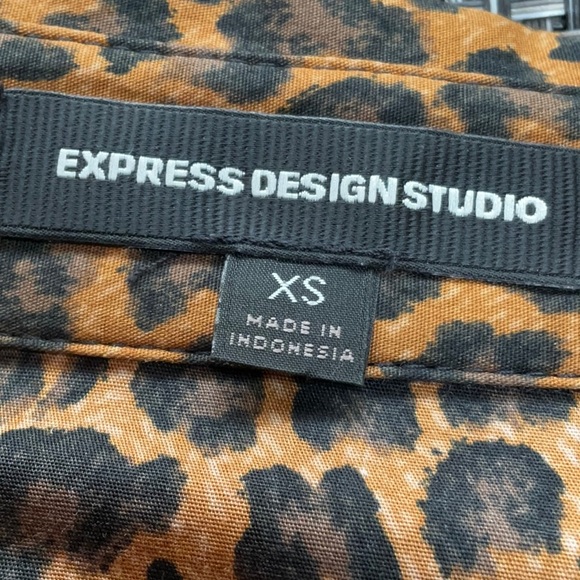 EXPRESS DESING STUDIO. Leopard print three-quarter sleeve collar blouse size XS - Picture 5 of 6